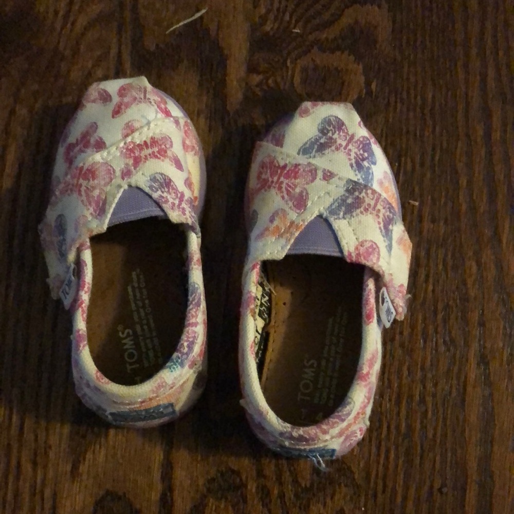 Toms classics purple butterfly tiny size 4